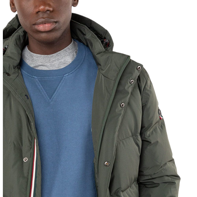 homme manteau largo plumas verde u